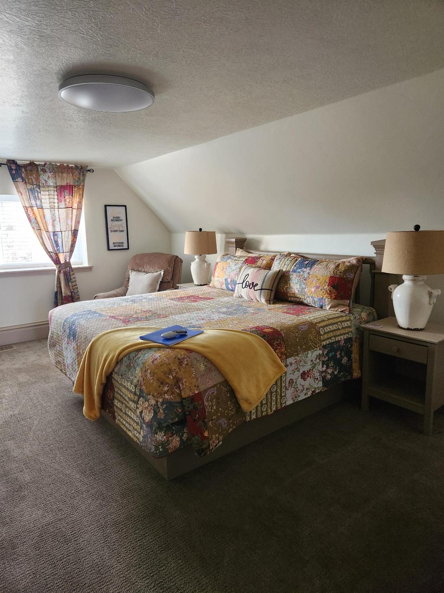 Dora'S Country Cottage Escalante Room photo